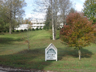 Balsam Mountain Inn grounds