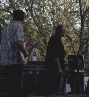 Charlie Musselwhite and his guitarist on stage