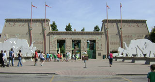Main entrance to the Memphis Zoo